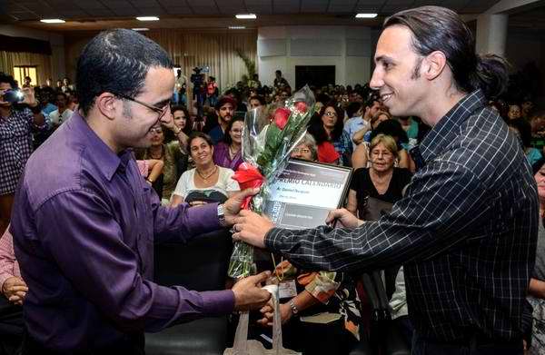 Entregan Premios Calendario a jóvenes creadores Entregan Premios Calendario a jóvenes creadores